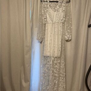 Chic White Floral Maxi Dress